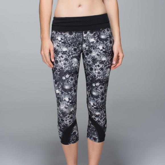 Lululemon Run: Inspire Crop II *- Size 10 - Picture 1 of 8